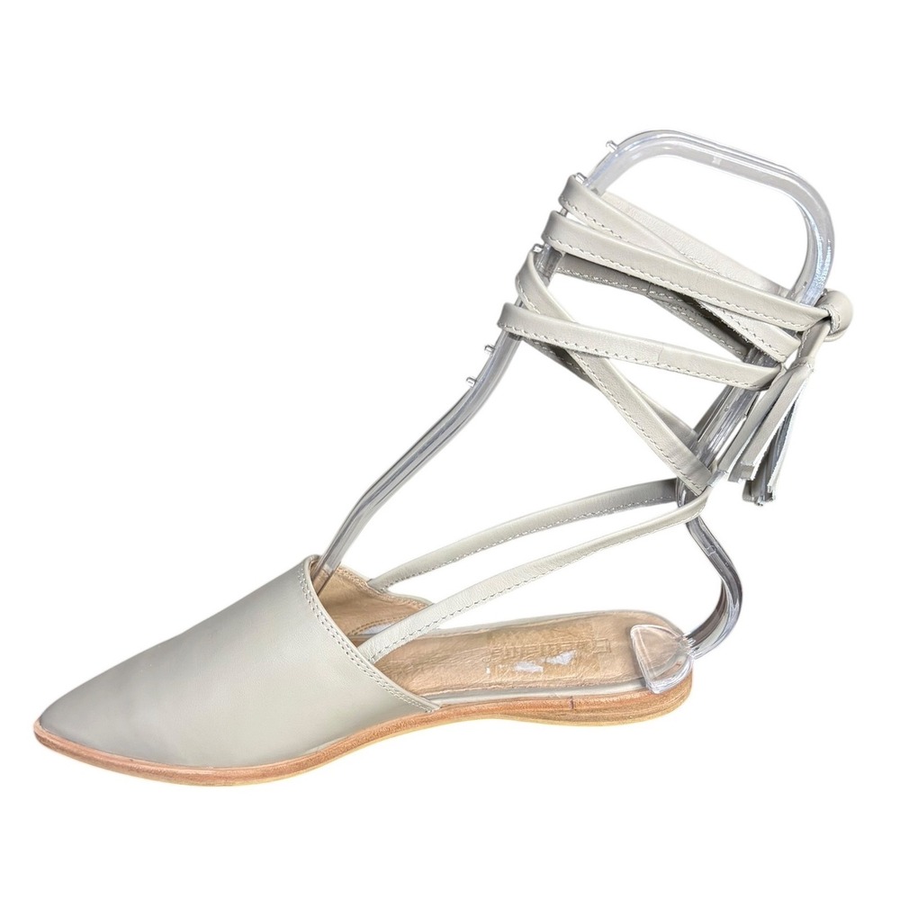 NWOB Gee'WaWa Gray Leather Lace Up Tassel Pointed Toe Flat Sandals Womens Sz 6.5